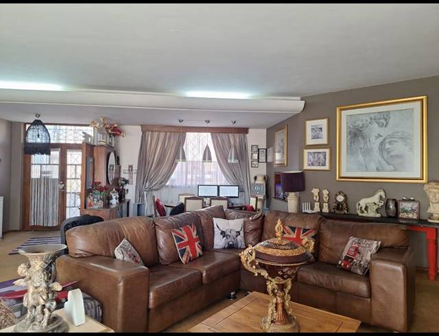 2 BEDROOM TOWNHOUSE FOR SALE IN STRUBENVALE